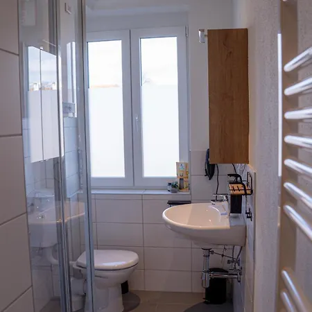 Tom S كنيتلفيلد